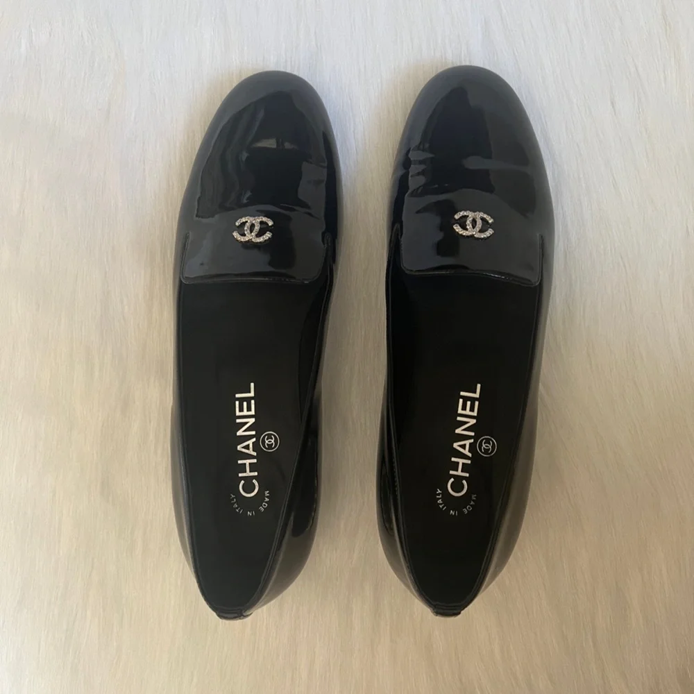 🔥CHANEL Patent Loafers